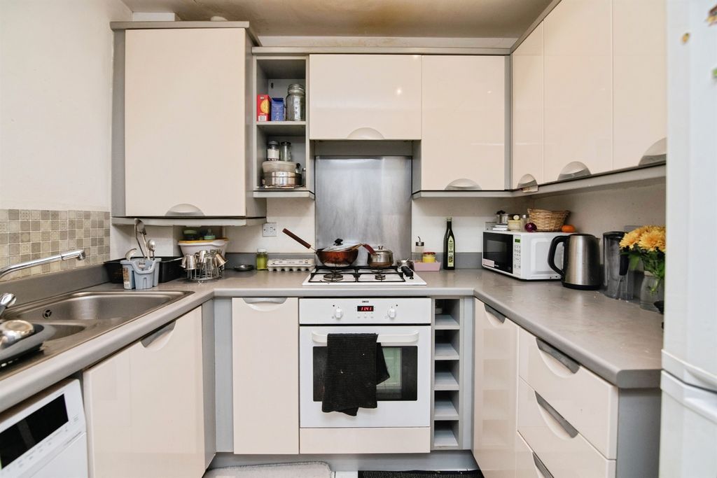 Property photo 2 of 9