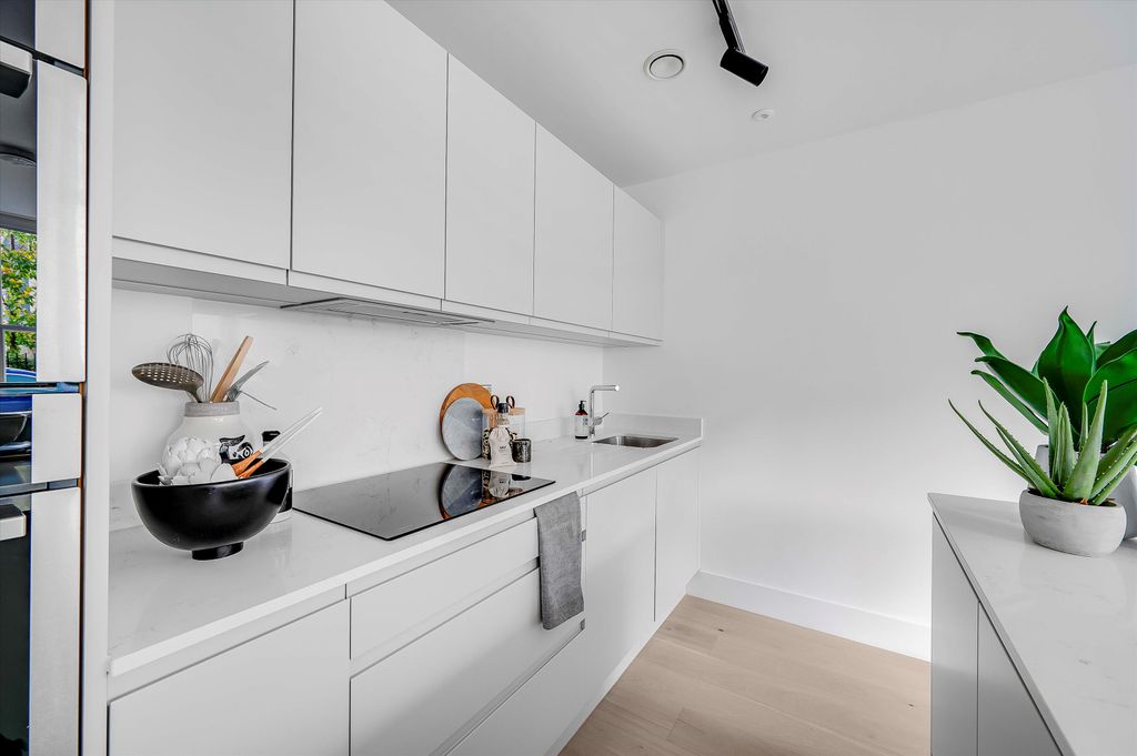 Property photo 2 of 18 Image