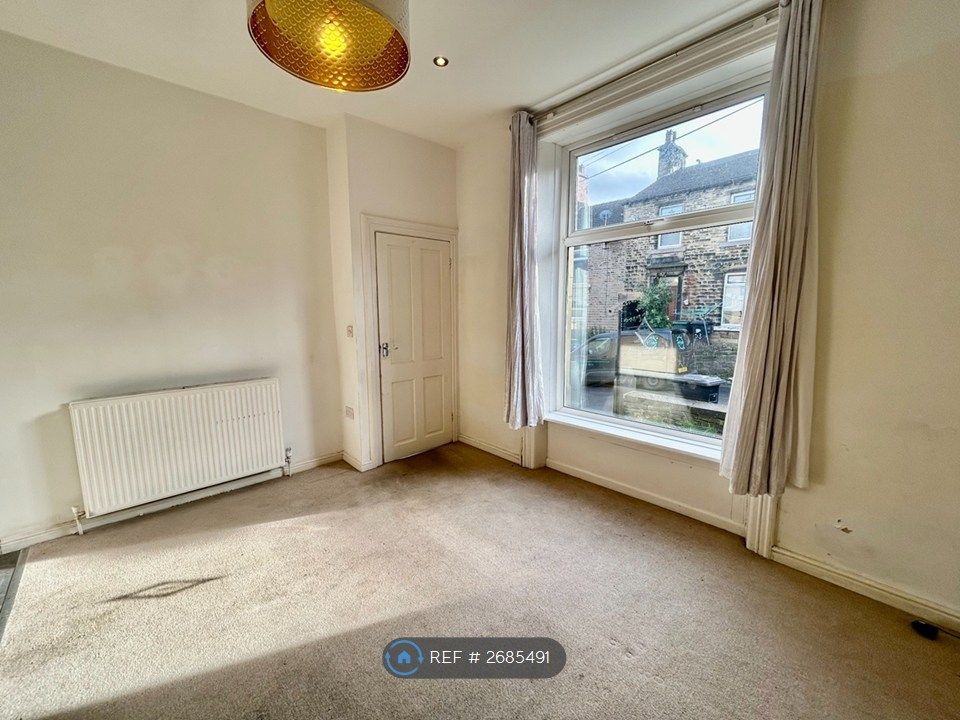 Property photo 3 of 13 Lounge