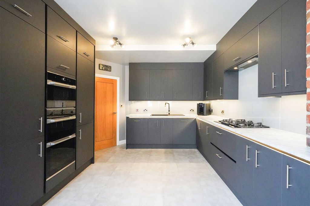 Property photo 2 of 24