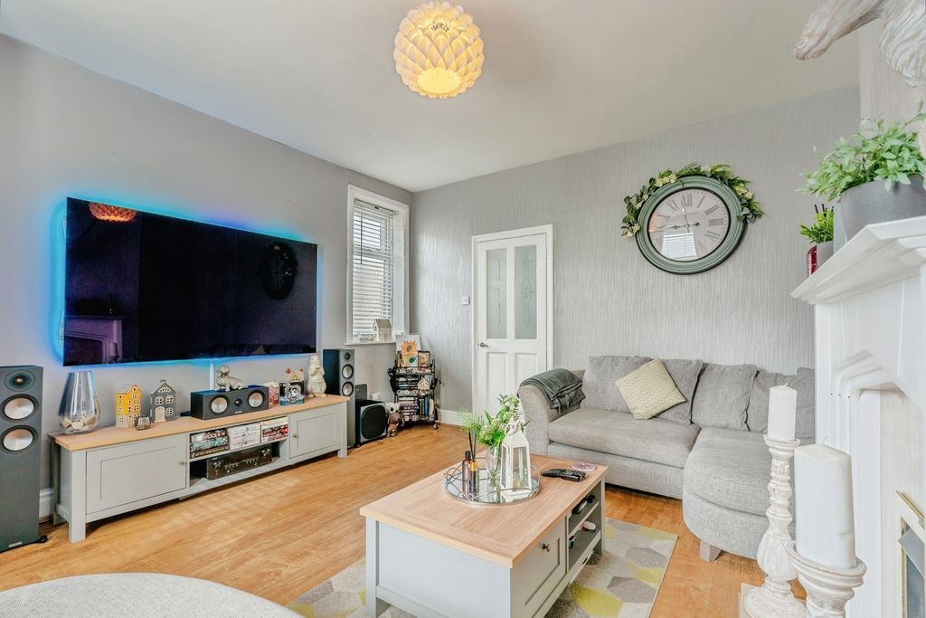 Property photo 2 of 20 Pbox-Img.Jpg