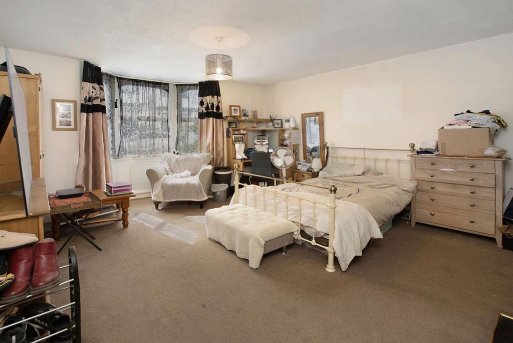 Property photo 3 of 20 Flat 1