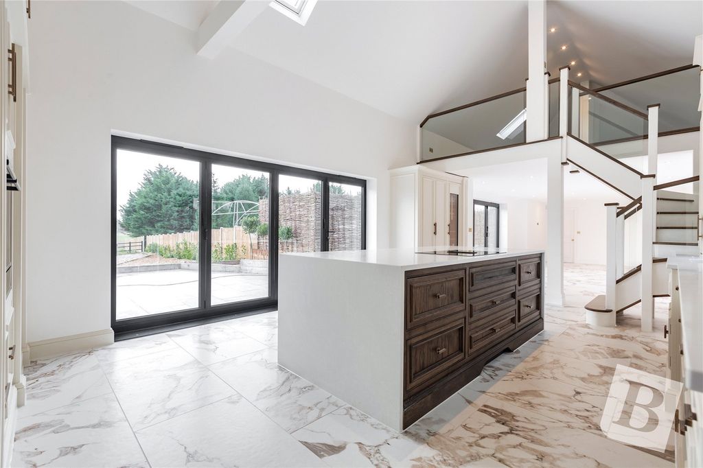 Property photo 3 of 31 Picture No. 16