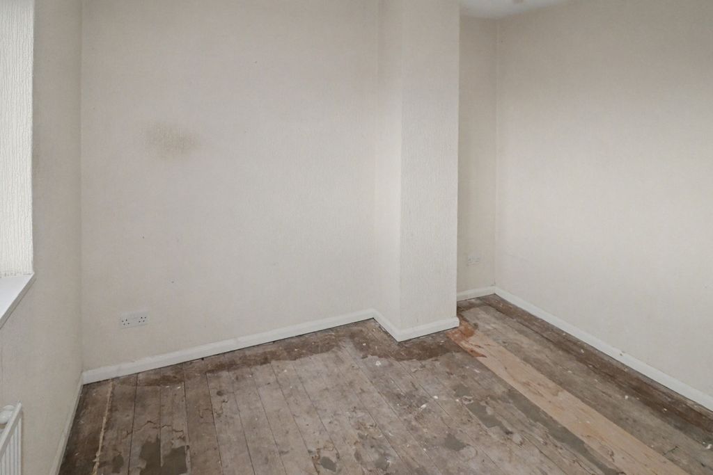 Property photo 2 of 17 44 Windermere Road, Middleton, M24 5rd