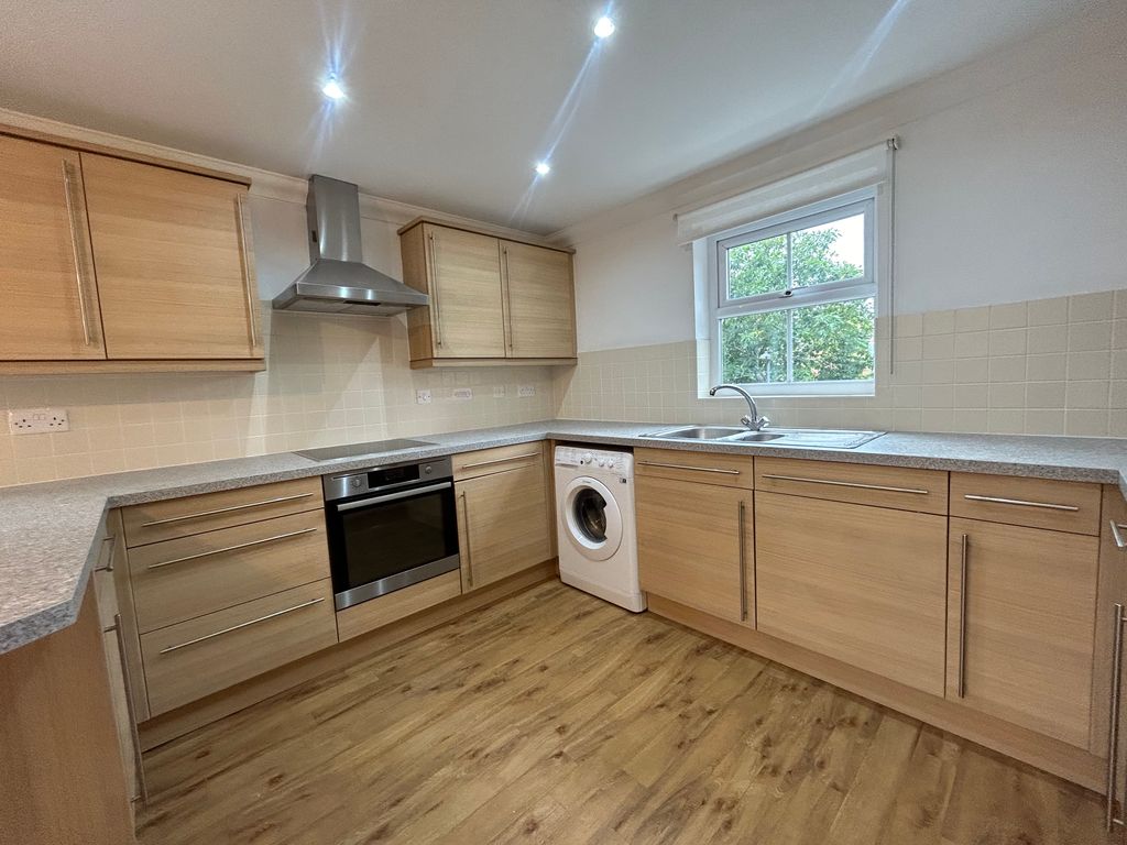 Property photo 2 of 9 Kitchen