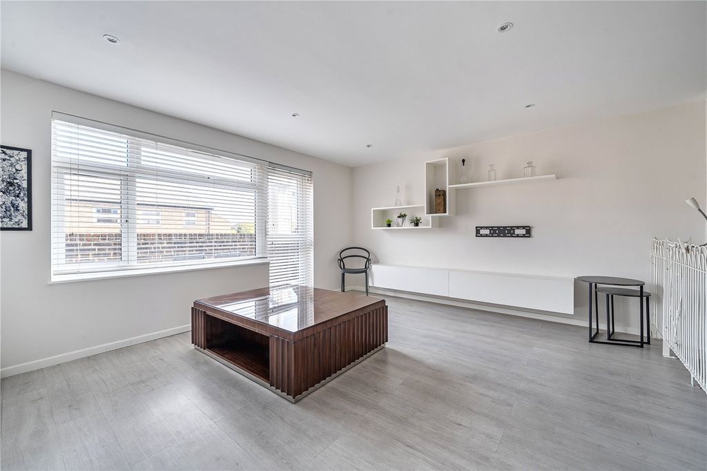 Property photo 2 of 15 Picture No. 16