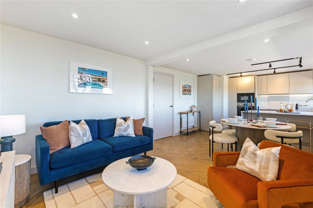 Property photo 2 of 11 Show Home