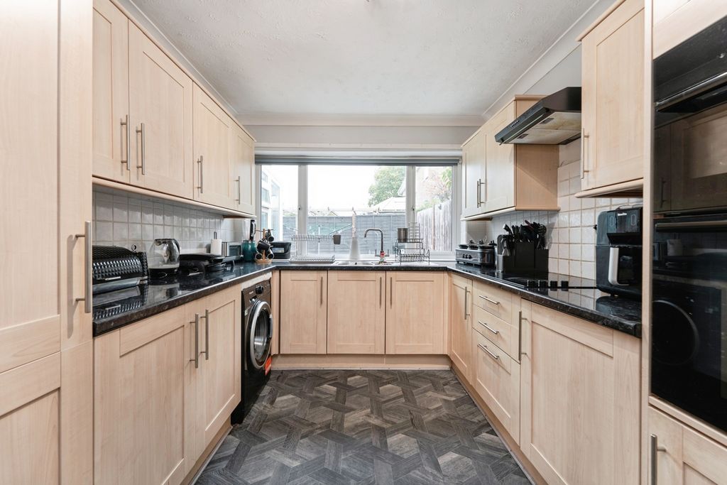 Property photo 3 of 17 Photo