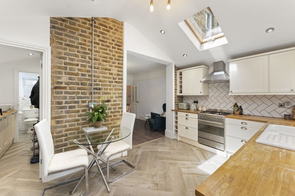 Property photo 2 of 11 Photo 6