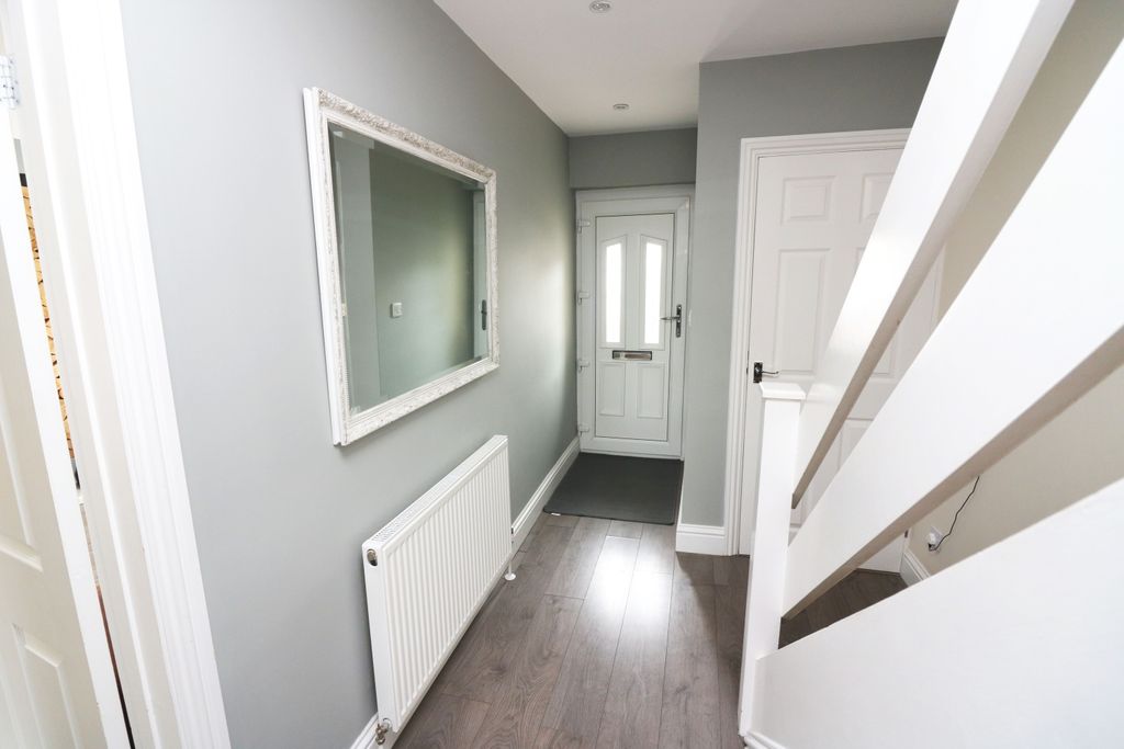 Property photo 2 of 14 Hallway