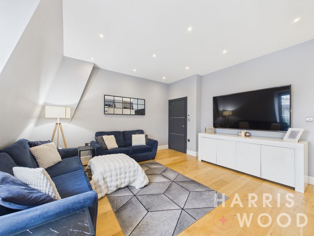 Property photo 2 of 18 4856212