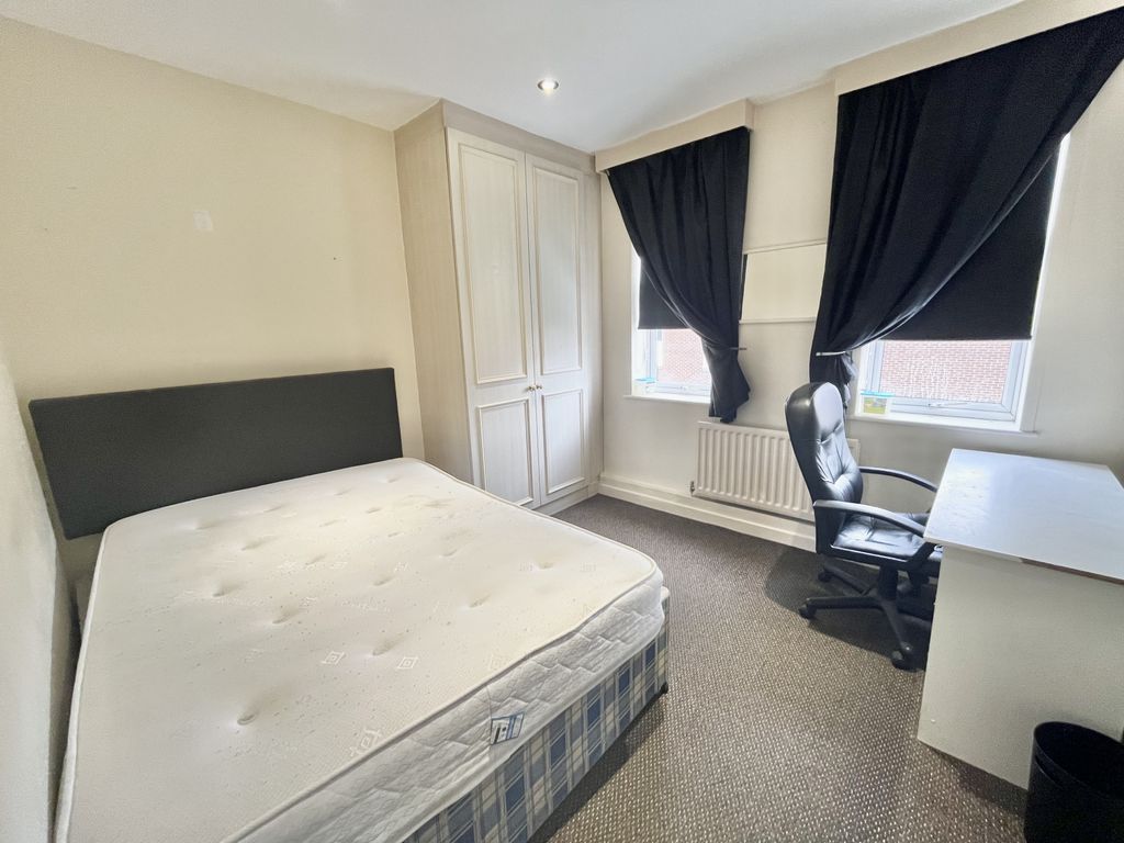 Property photo 1 of 9 2 Bedroom Flat For Rent