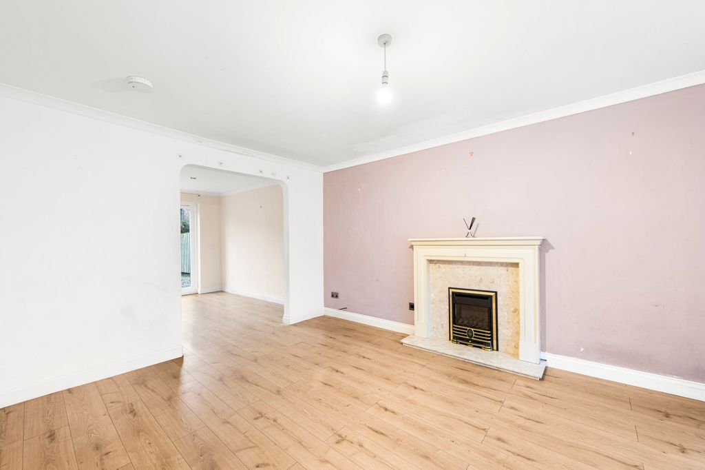 Property photo 2 of 31