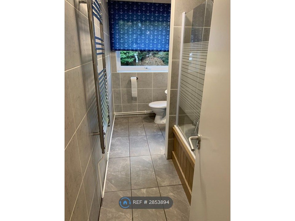 Property photo 3 of 17 Bathroom