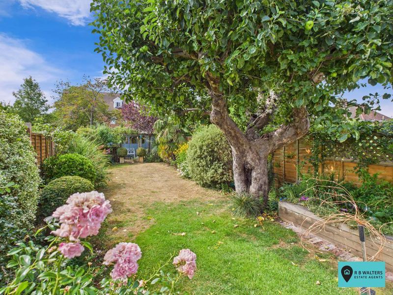 Property photo 3 of 18 Garden