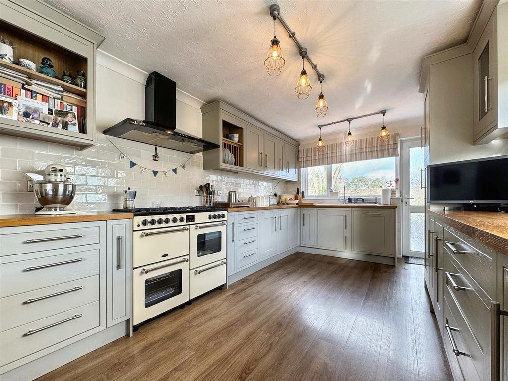 Property photo 2 of 30 Kitchen