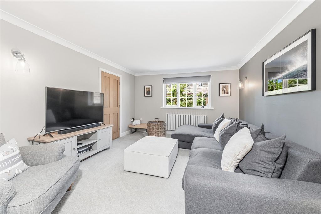 Property photo 2 of 38 22 - 8 Woodend Court S75 3Ua.Jpg