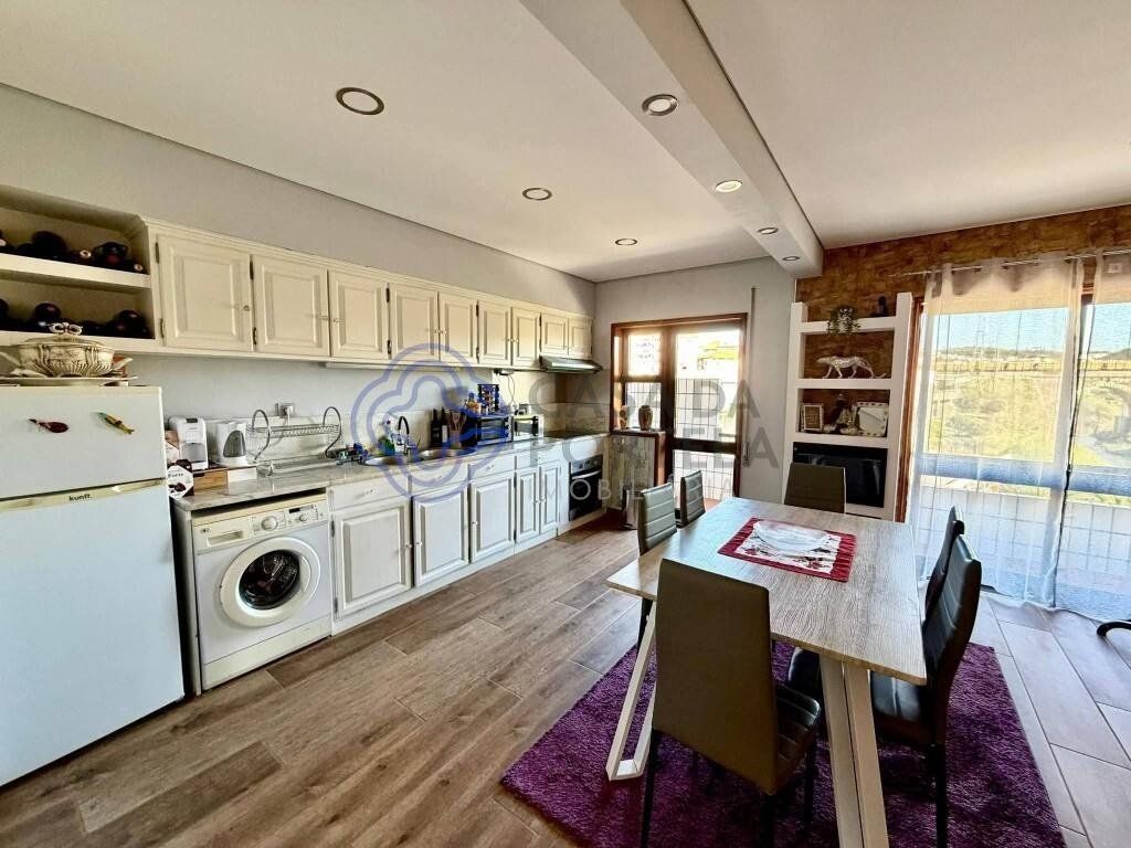 Property photo 1 of 19 Two-Bedroom Apartment With Garage, Private Garden, And Excellent Location
