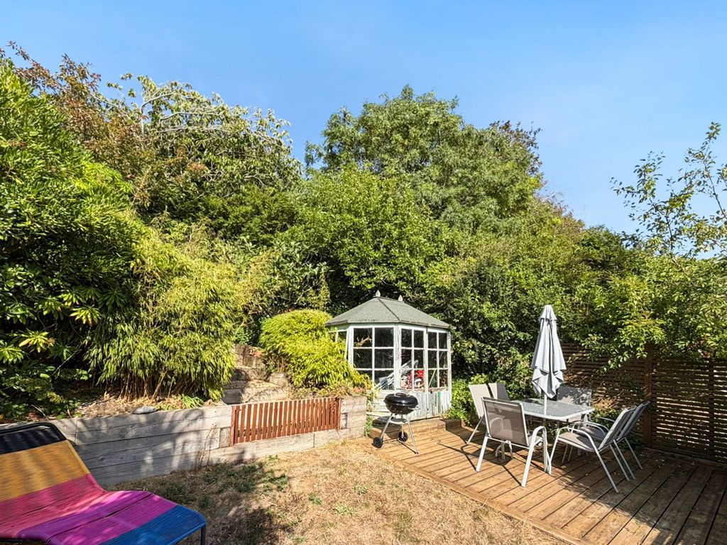 Property photo 2 of 20