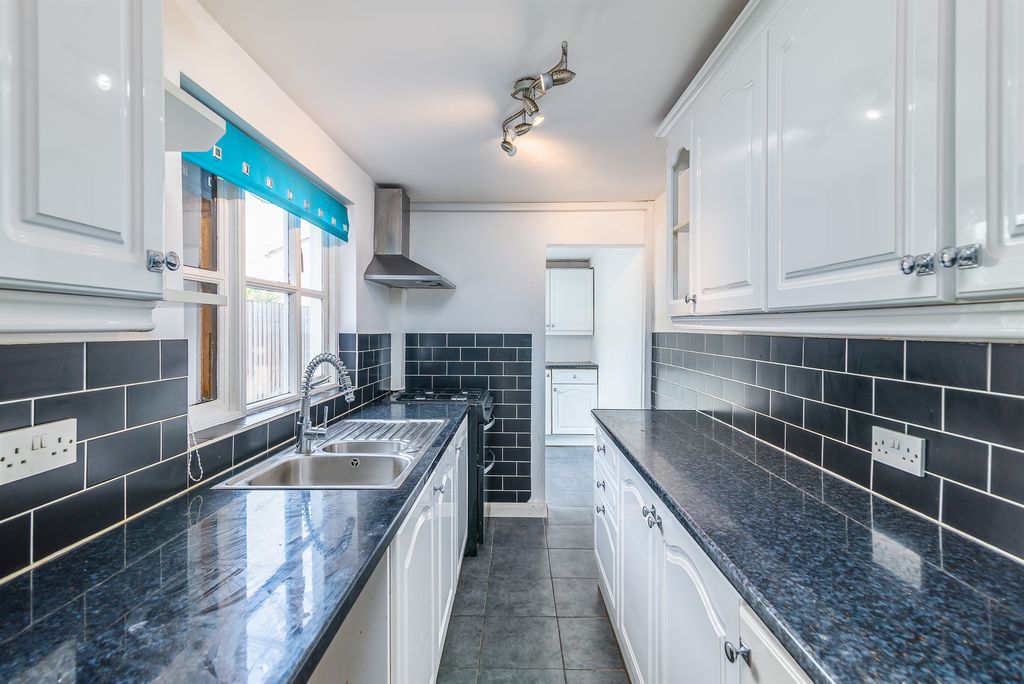 Property photo 3 of 12 Kitchen