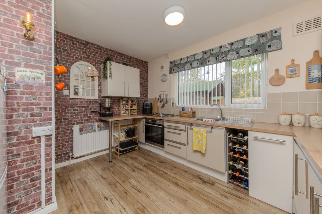 Property photo 3 of 19 4 Sandringhamroad Kitchen 1.Jpg