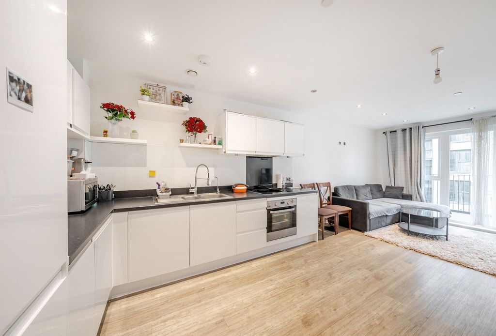 Property photo 1 of 11 1373064-15-6904A4...