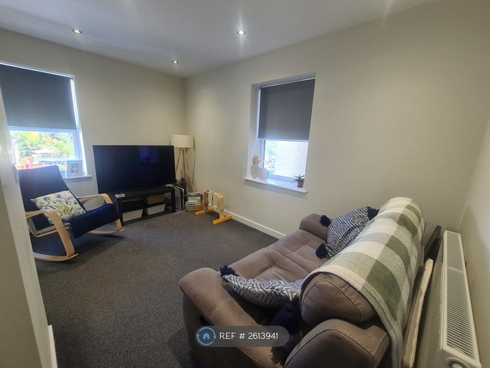 Property photo 2 of 7 Living Room
