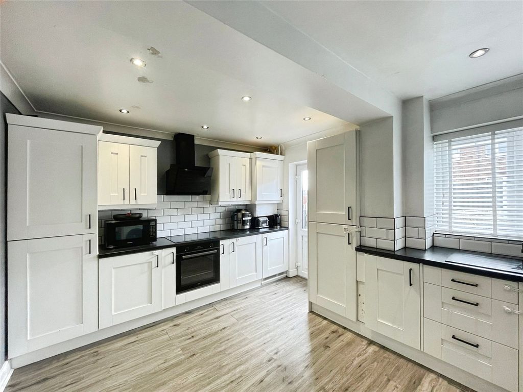 Property photo 2 of 20 Picture No. 14