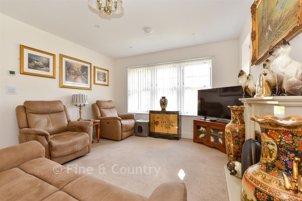 Property photo 3 of 17 Sitting Room