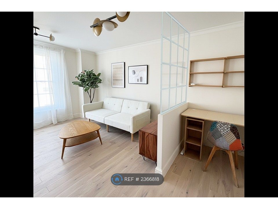 Property photo 3 of 10 Living Room