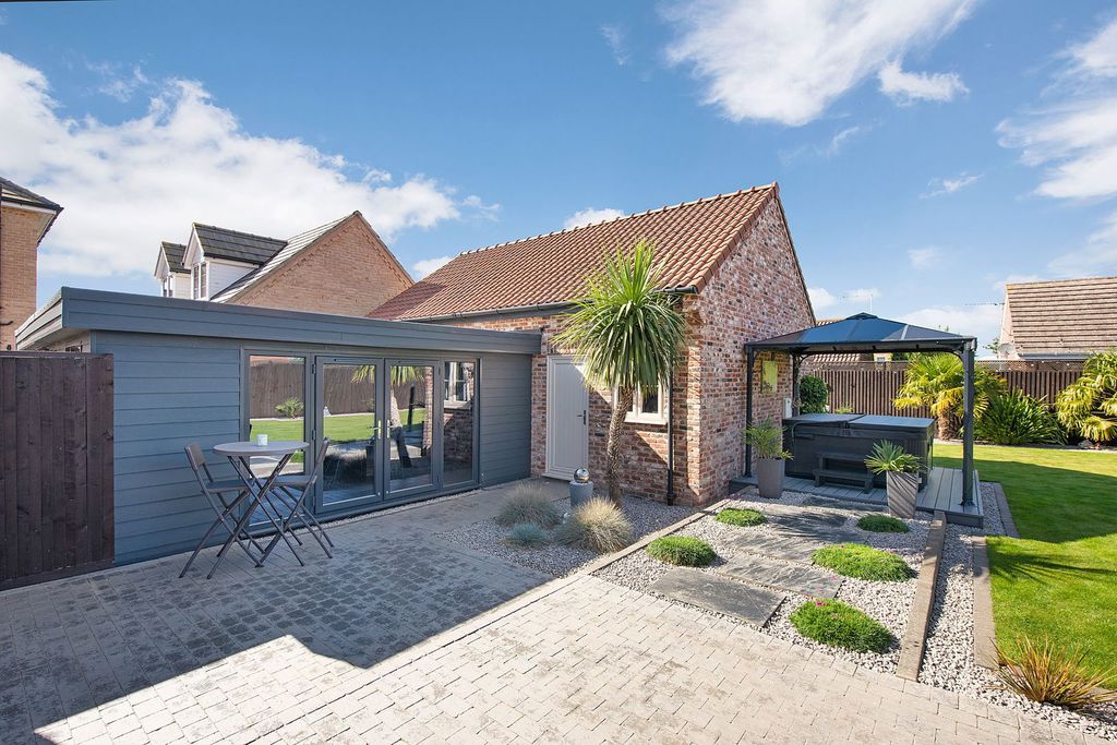 Property photo 2 of 50