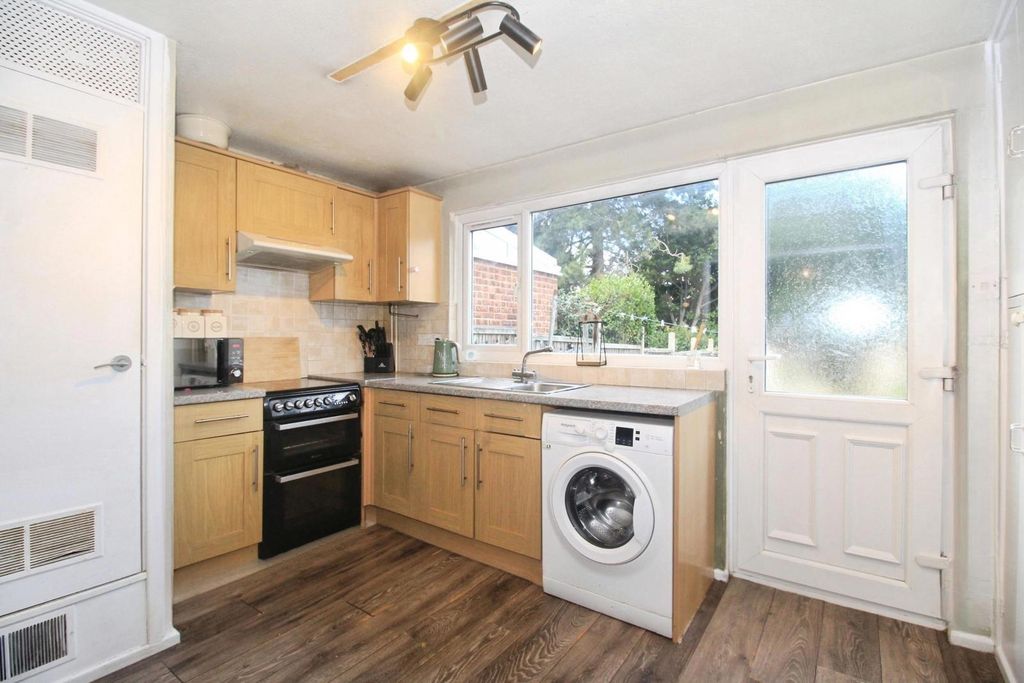 Property photo 2 of 9 Breakfast Kitchen