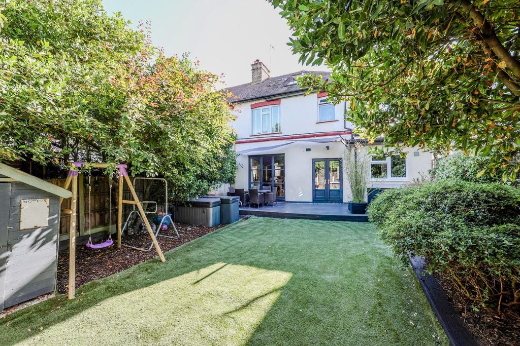 Property photo 2 of 31