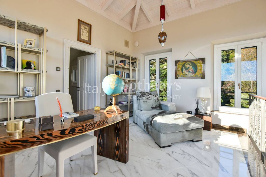 Property photo 2 of 27