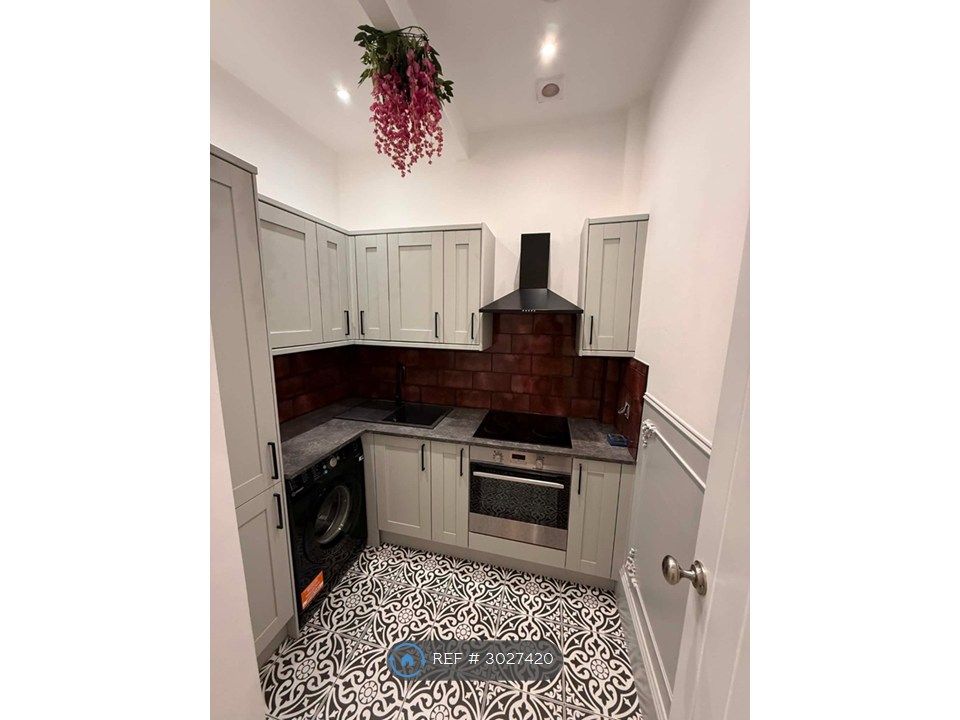 Property photo 1 of 7 Kitchen