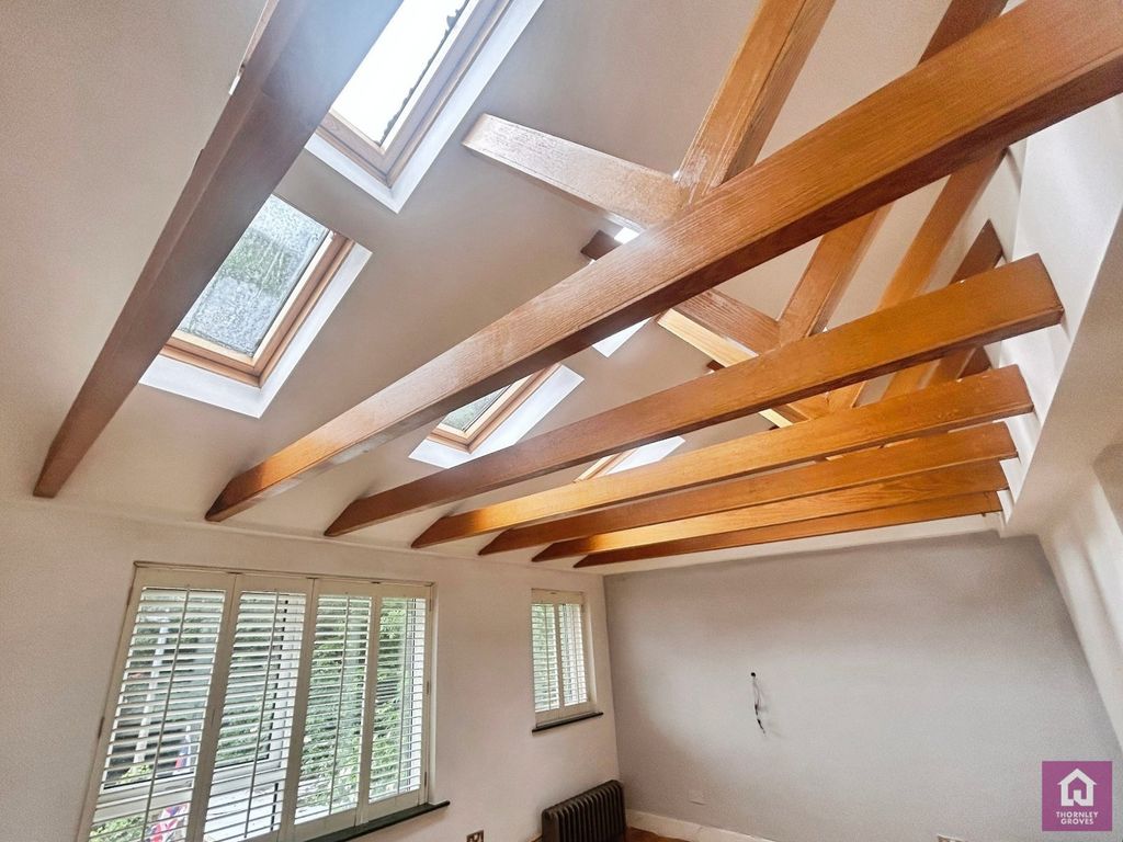 Property photo 3 of 22 Ceiling