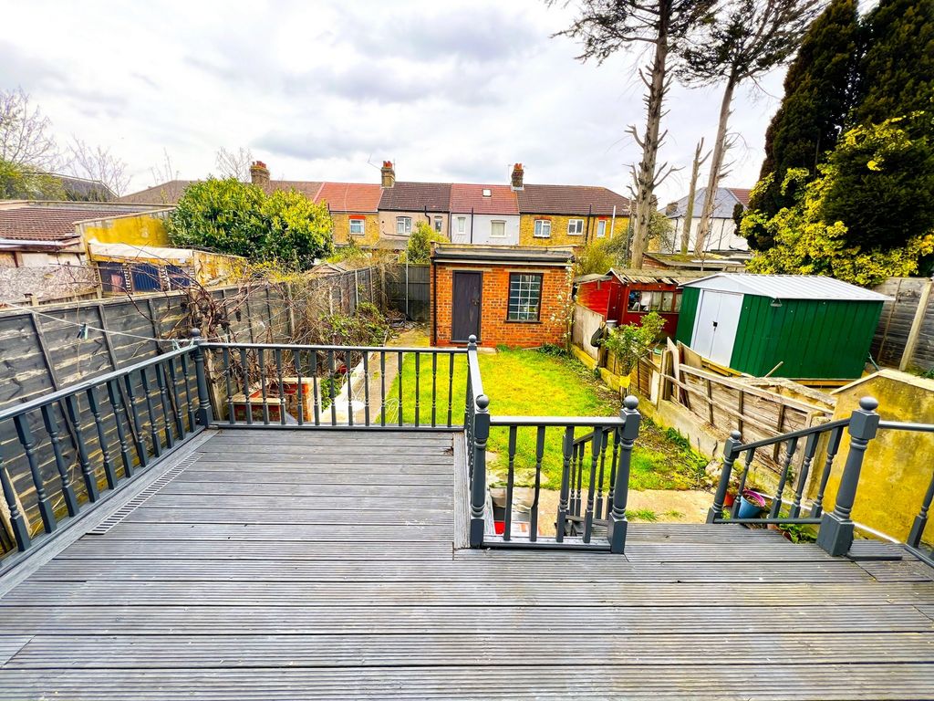 Property photo 3 of 17 Photo 3