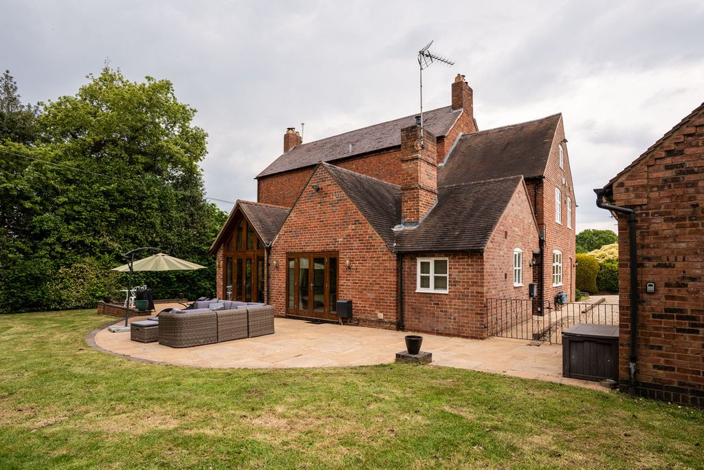 Property photo 2 of 30
