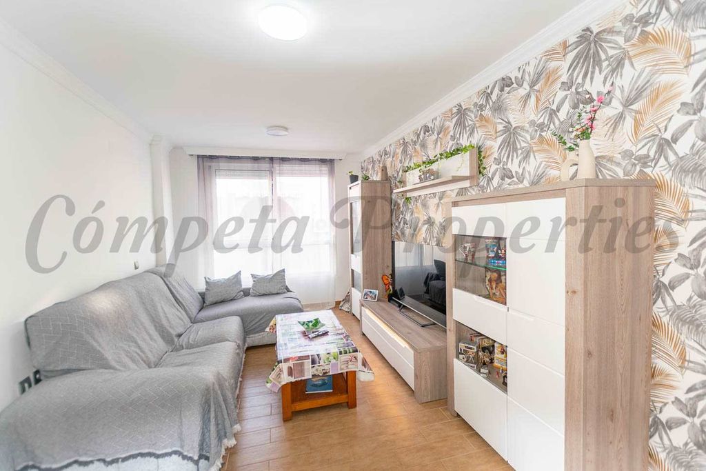 Property photo 3 of 12