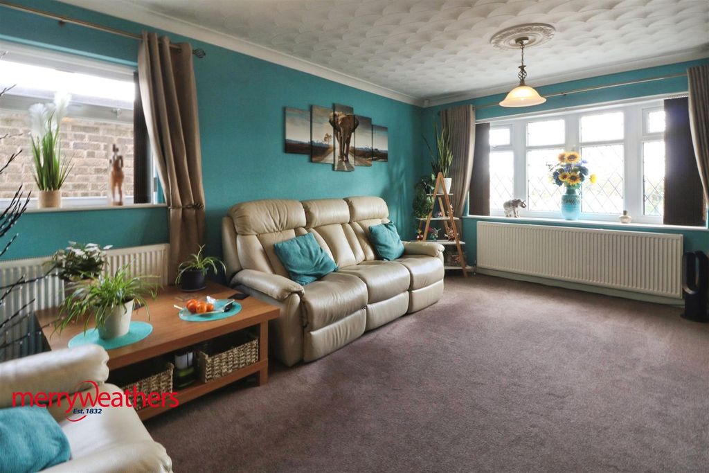 Property photo 2 of 23 Lounge