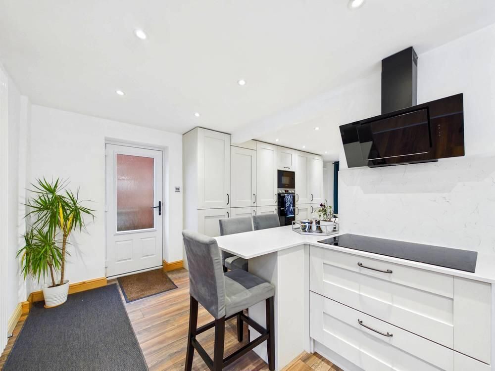 Property photo 2 of 20 Kitchen