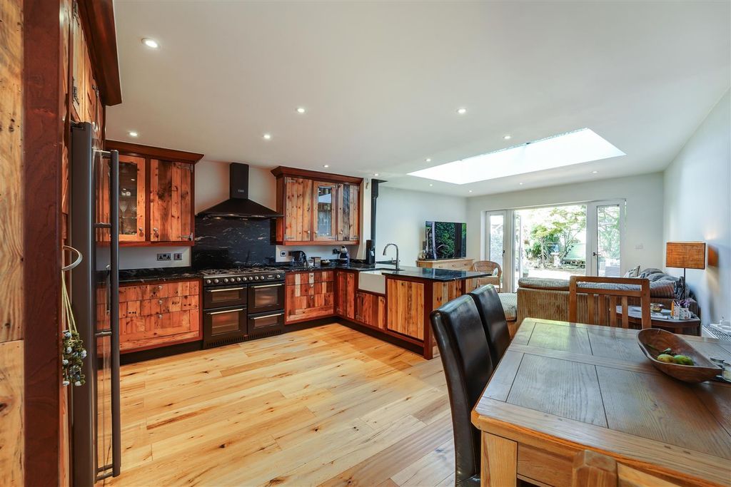 Property photo 3 of 23 Manor Green Road (5).Jpg