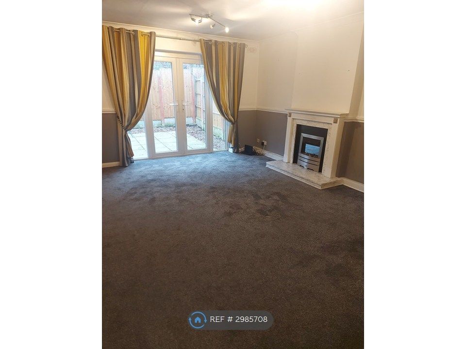 Property photo 3 of 11 Lounge