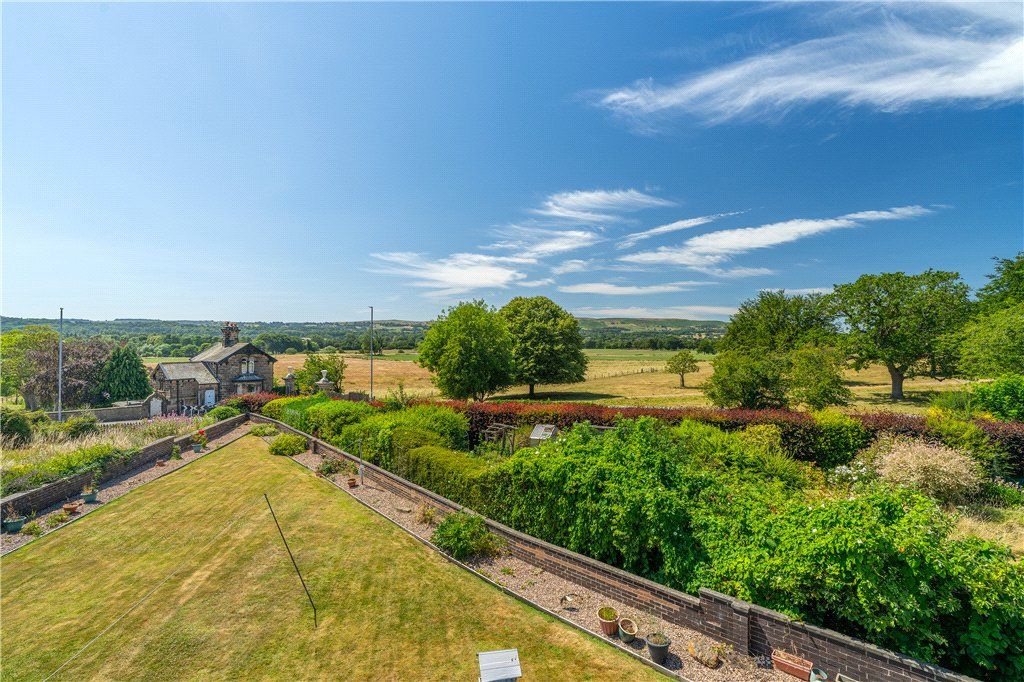 Property photo 2 of 21 Garden Views