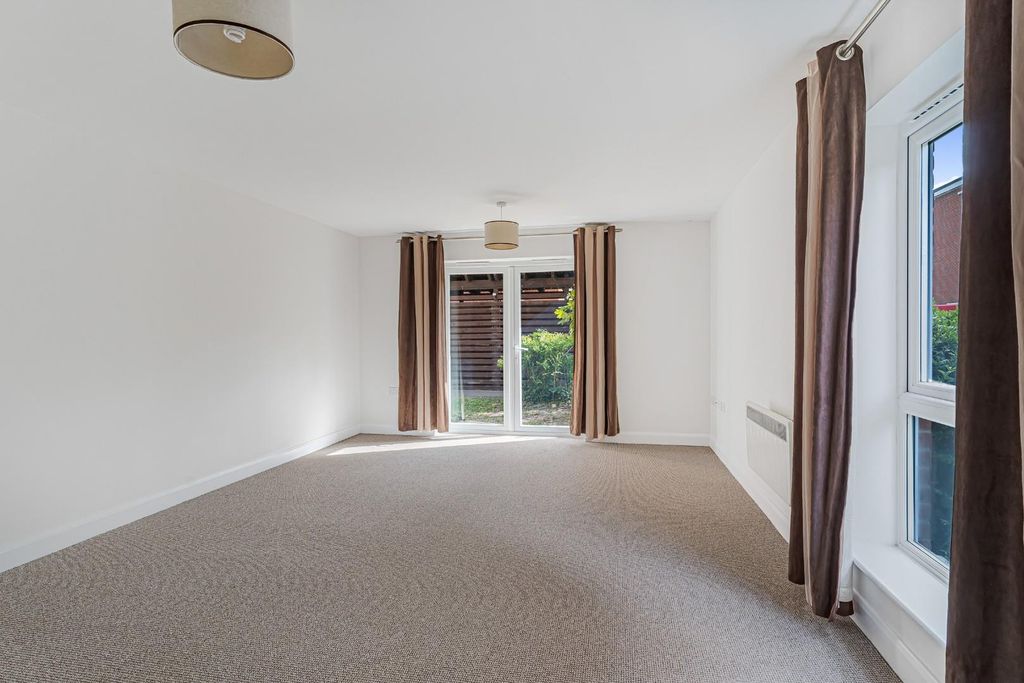 Property photo 3 of 14 Sitting Room.Jpg