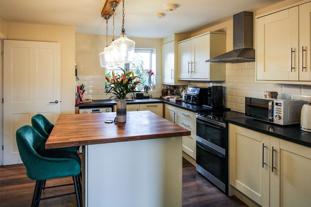 Property photo 3 of 15 Dining Kitchen