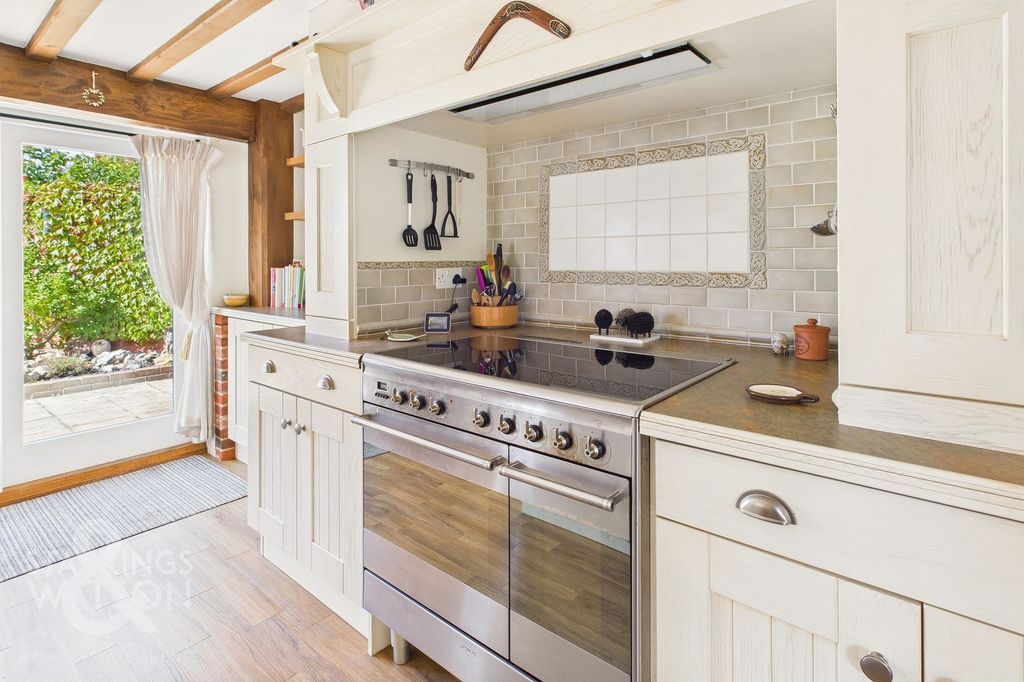 Property photo 2 of 36