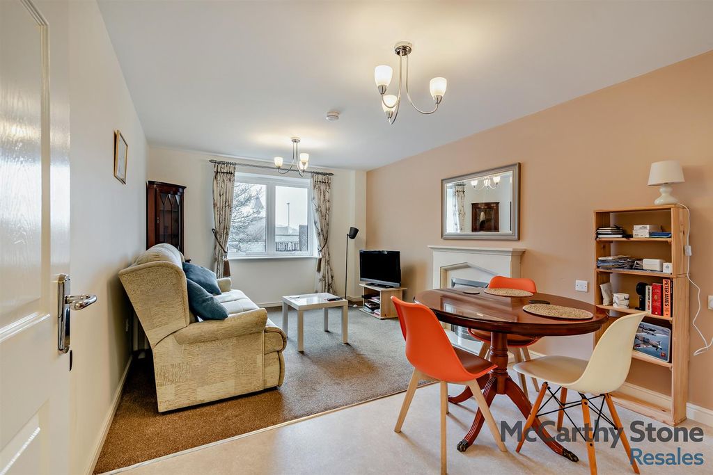 Property photo 2 of 33 8678226-Interior01-800.Jpg