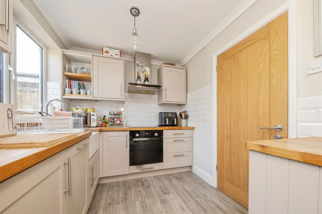 Property photo 3 of 14