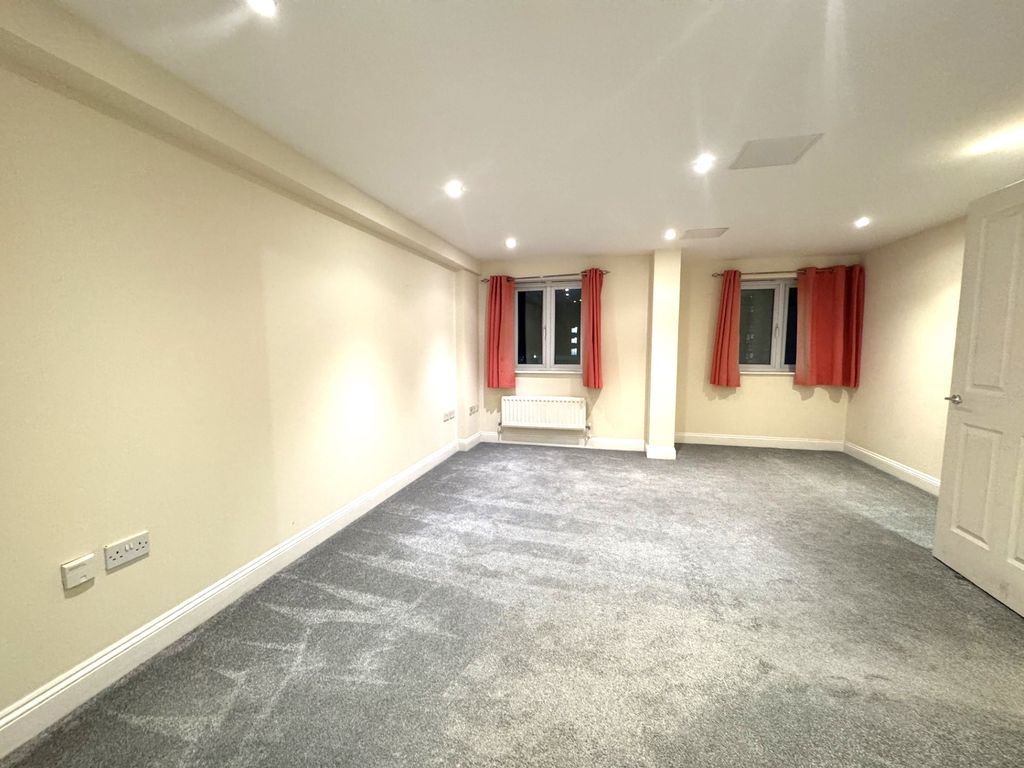 Property photo 2 of 13 1